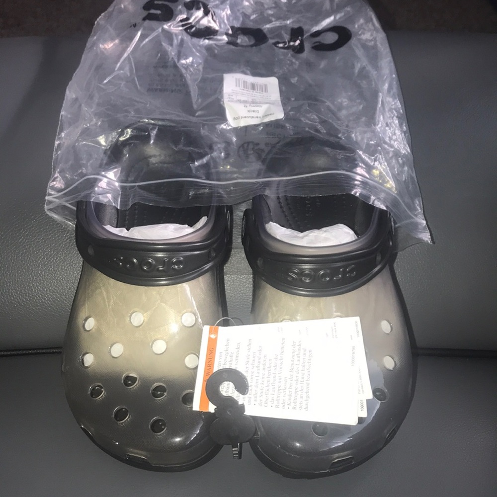 Black crocs size 4 LEFT